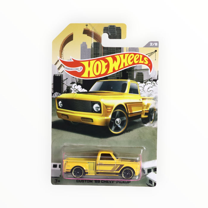 Hot Wheels Custom '69 Chevy Pickup - Rad Trucks (2016) 2/8