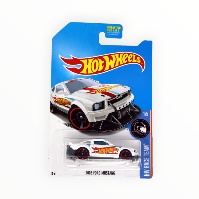 Hot Wheels 2005 Ford Mustang - Mainline (2017)